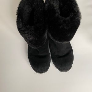 Bearpaw Black Marlene Suede Boot size 6